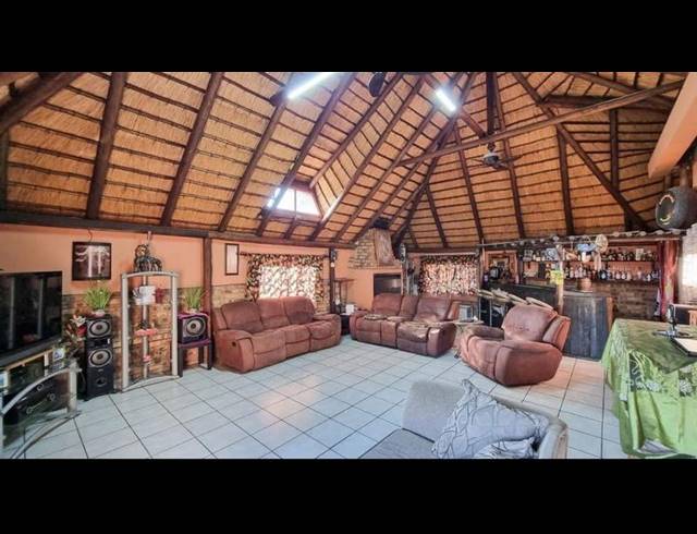 4 BEDROOM HOUSE FOR SALE IN AERORAND